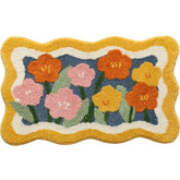 Flauschiger Teppich mit unregelmäßigem Blumenakzent